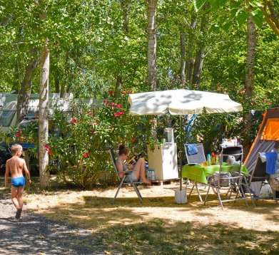 camping avec sanitaire privée sur emplacement